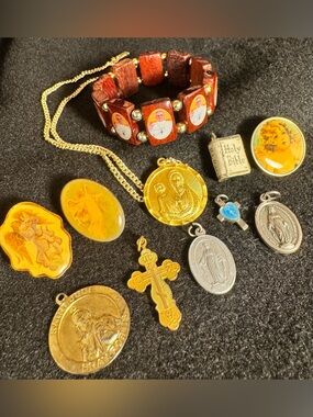 Vintage 11 Piece Religious Jewelry Lot; Medals, Germany Necklace, Some Italy
